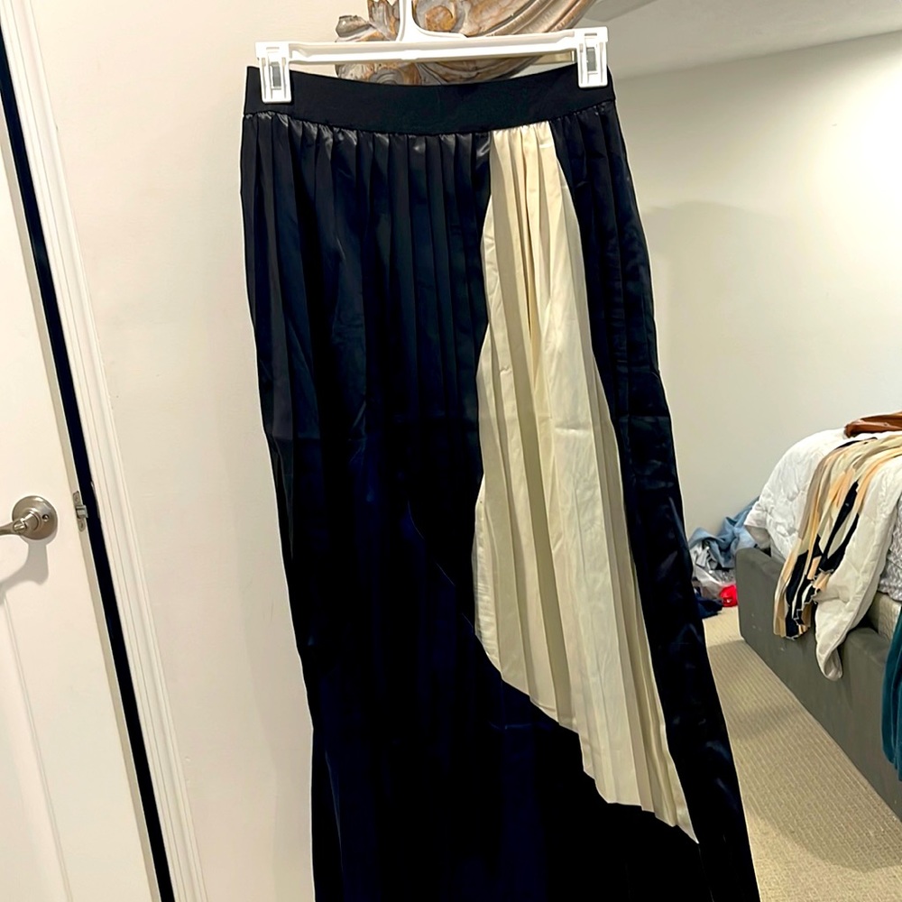 Brand new Le Lis skirt